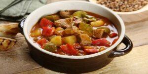 Суп-рагу з яловичини з овочами на червоному вині
