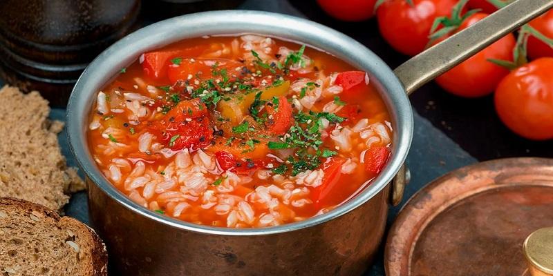 Рисовий суп з помідорами
