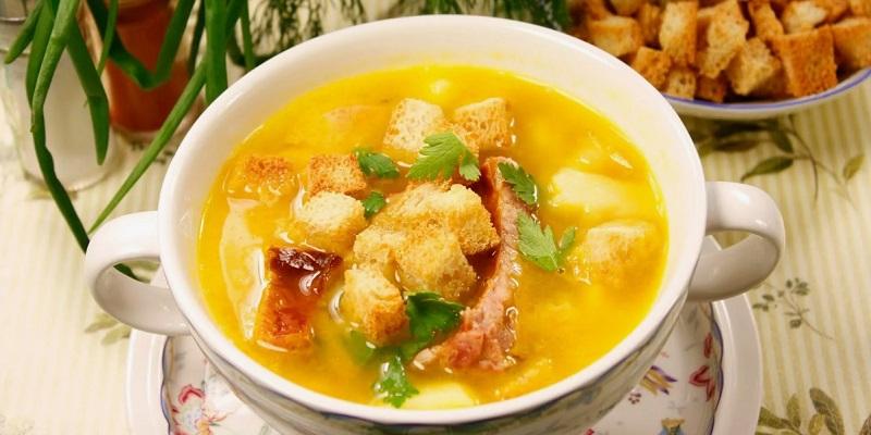 Рибний суп із сирними грінками
