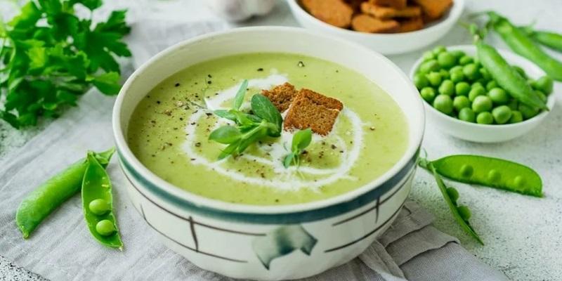 Суп із броколі із зеленим горошком